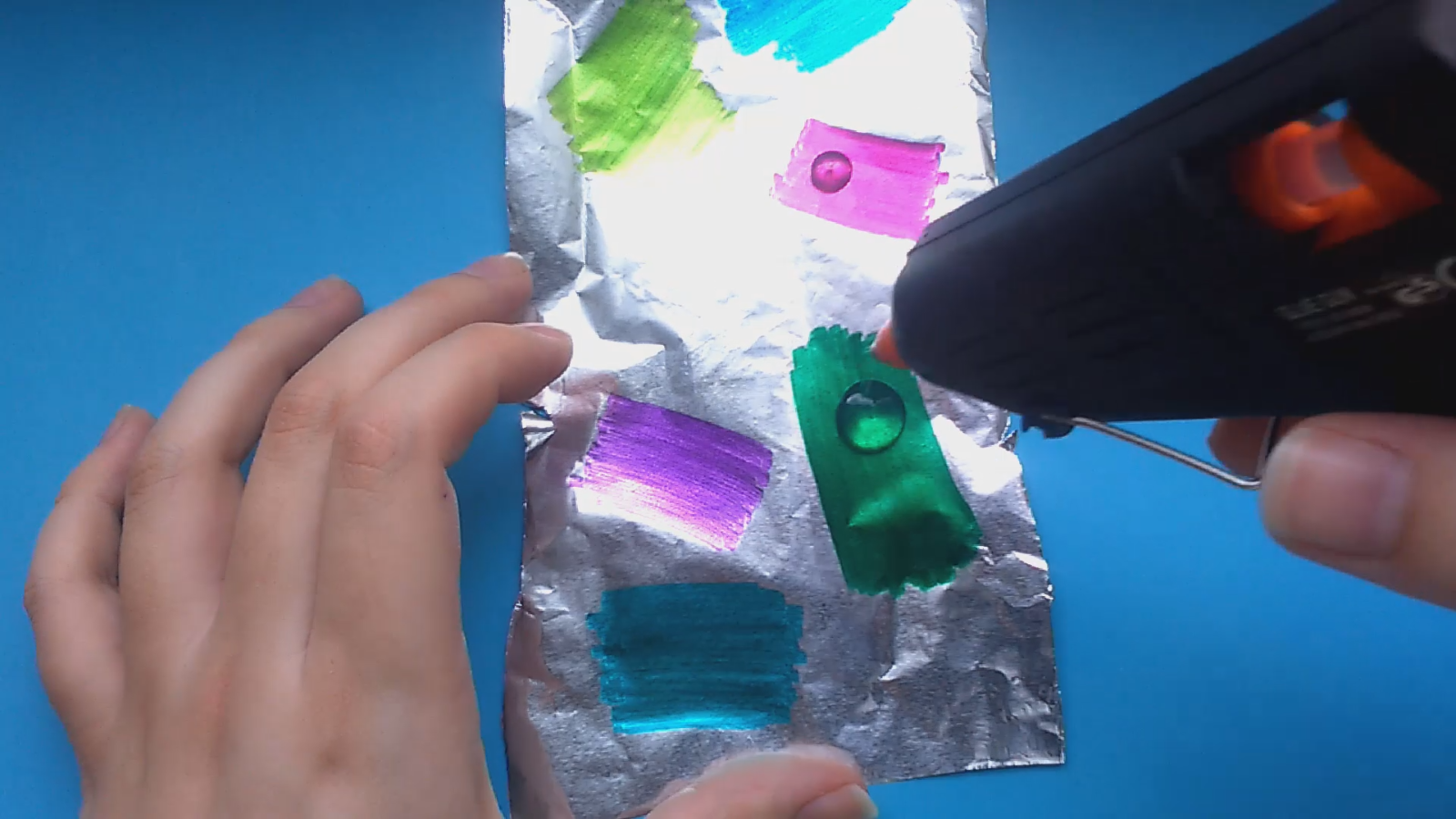 glue gun.png