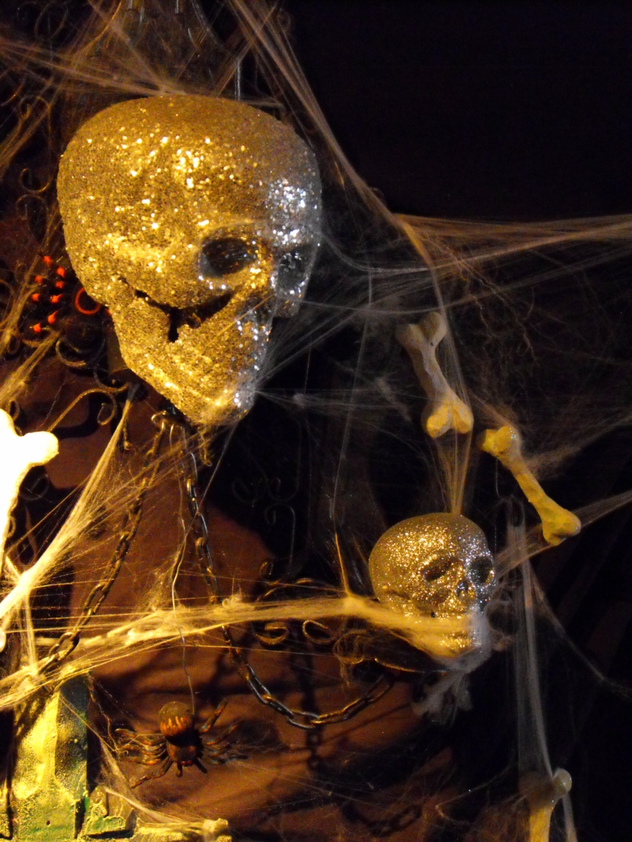 halloween_decor_2010 (3).JPG