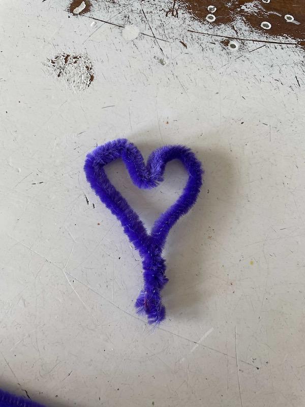 heart shape pipe cleaner.jpg