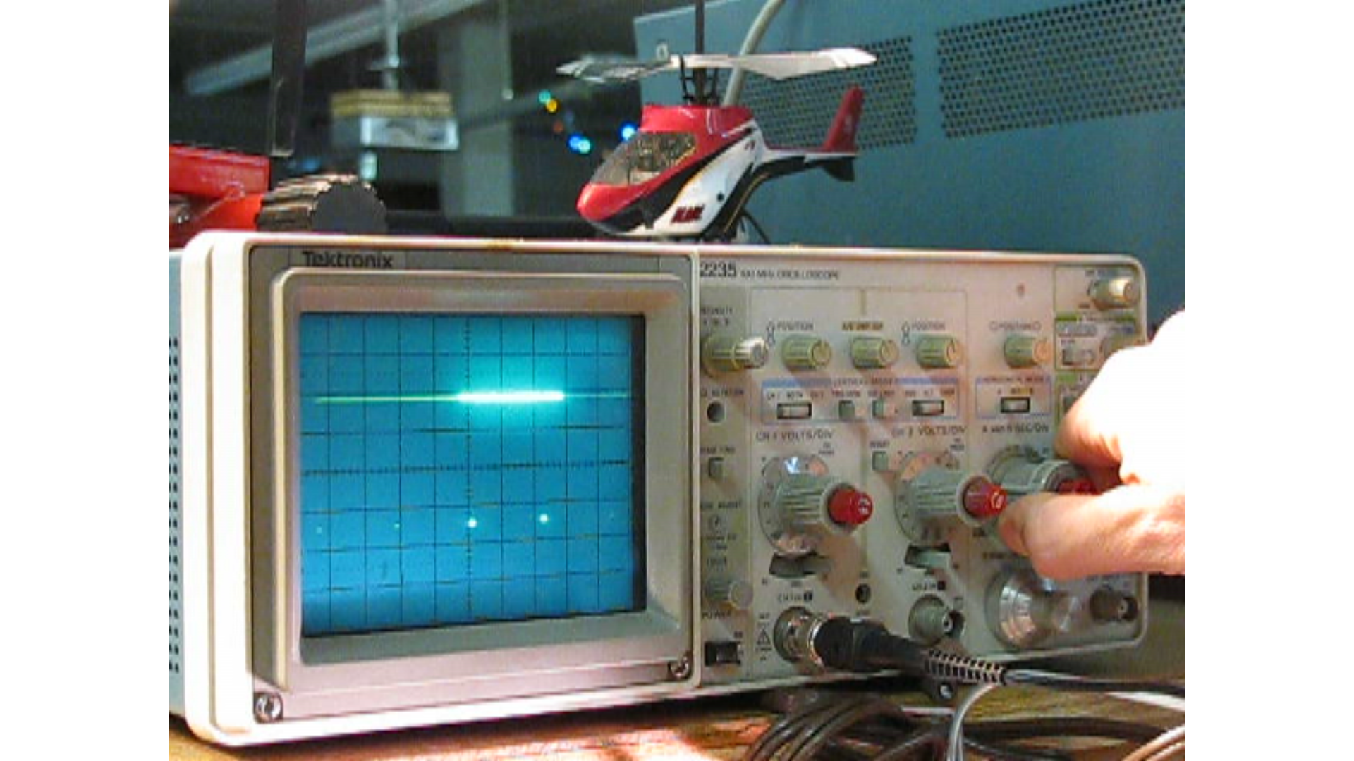 helicopter-07-packets_on_oscilloscope.png