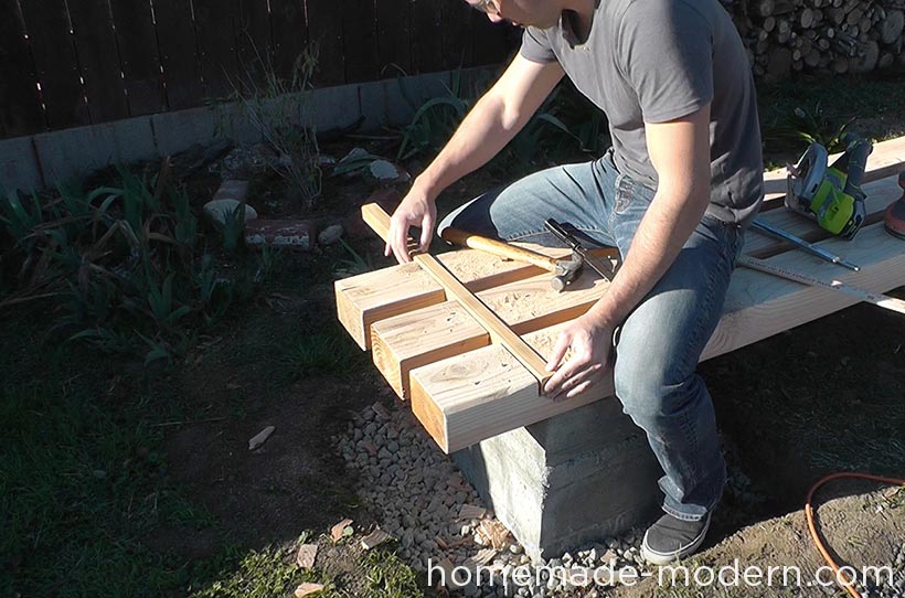 hmm_ep57_outdoorconcretebench_step11a.jpg