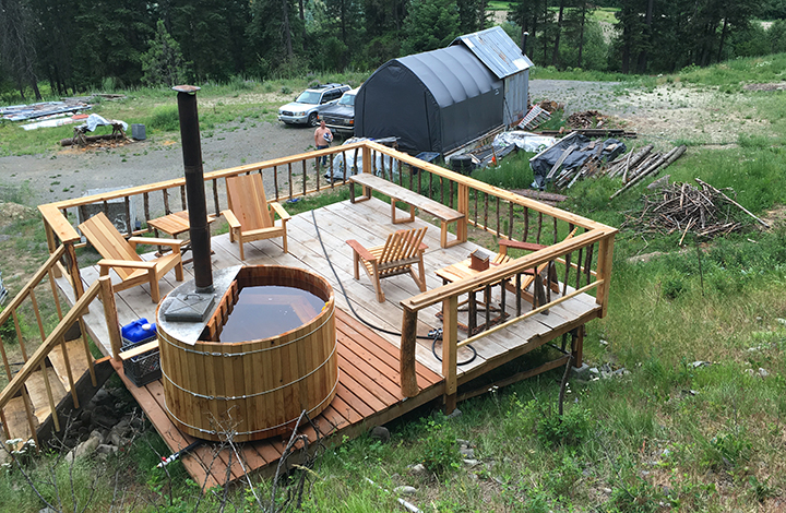 hot-tub-on-property.jpg