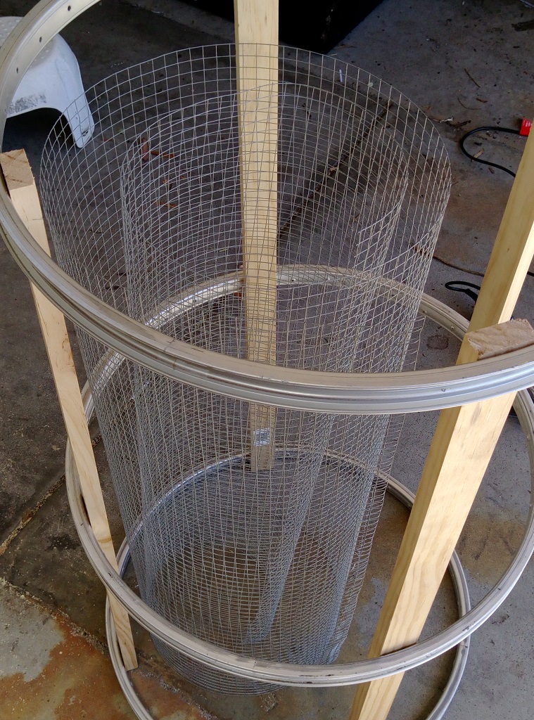 how to build tools worm compost sifter attach sifting wire.jpg