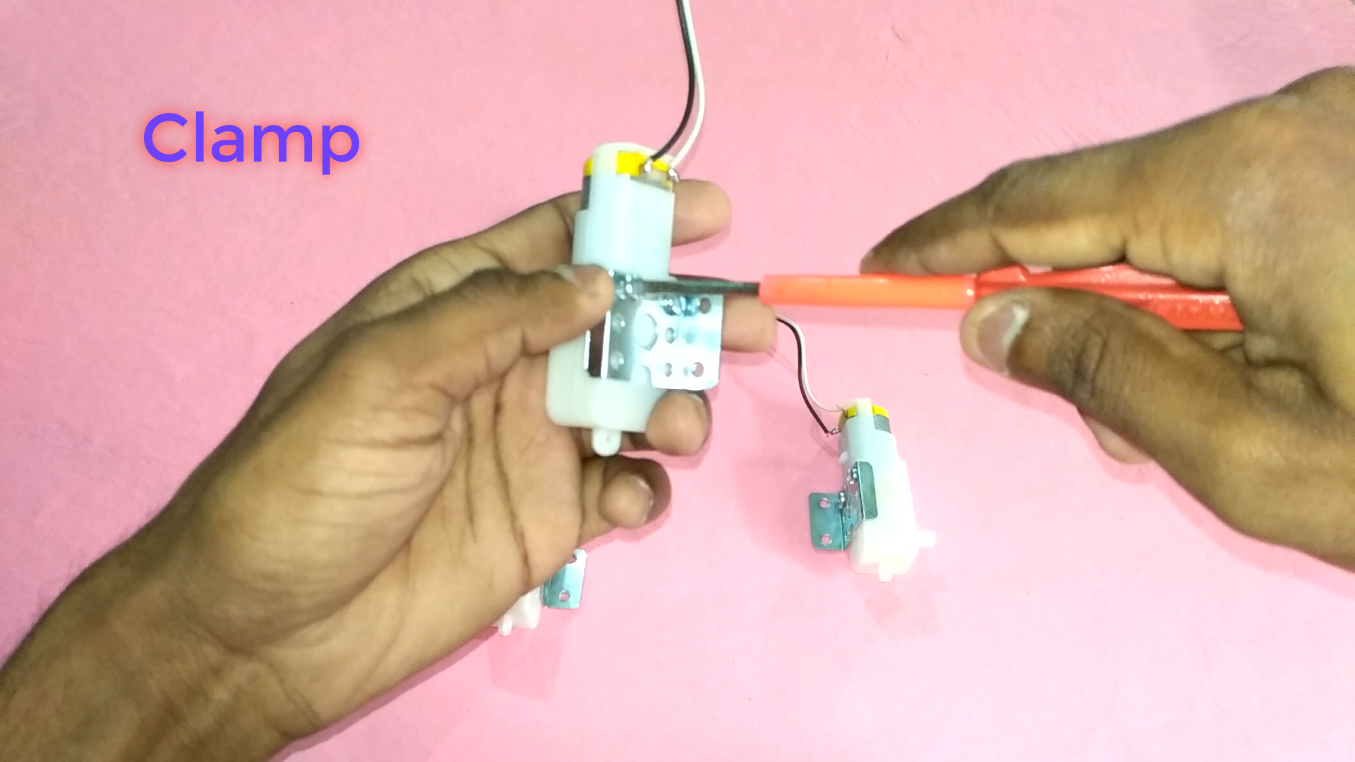 how to make a mobile controlled robot dtmf based without microcontroller robogeeks (Time 0_01_00;17).png