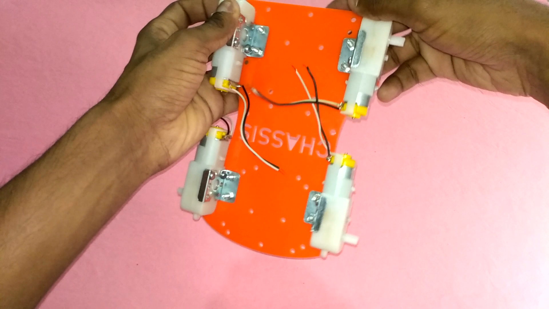 how to make a mobile controlled robot dtmf based without microcontroller robogeeks (Time 0_01_43;02).png