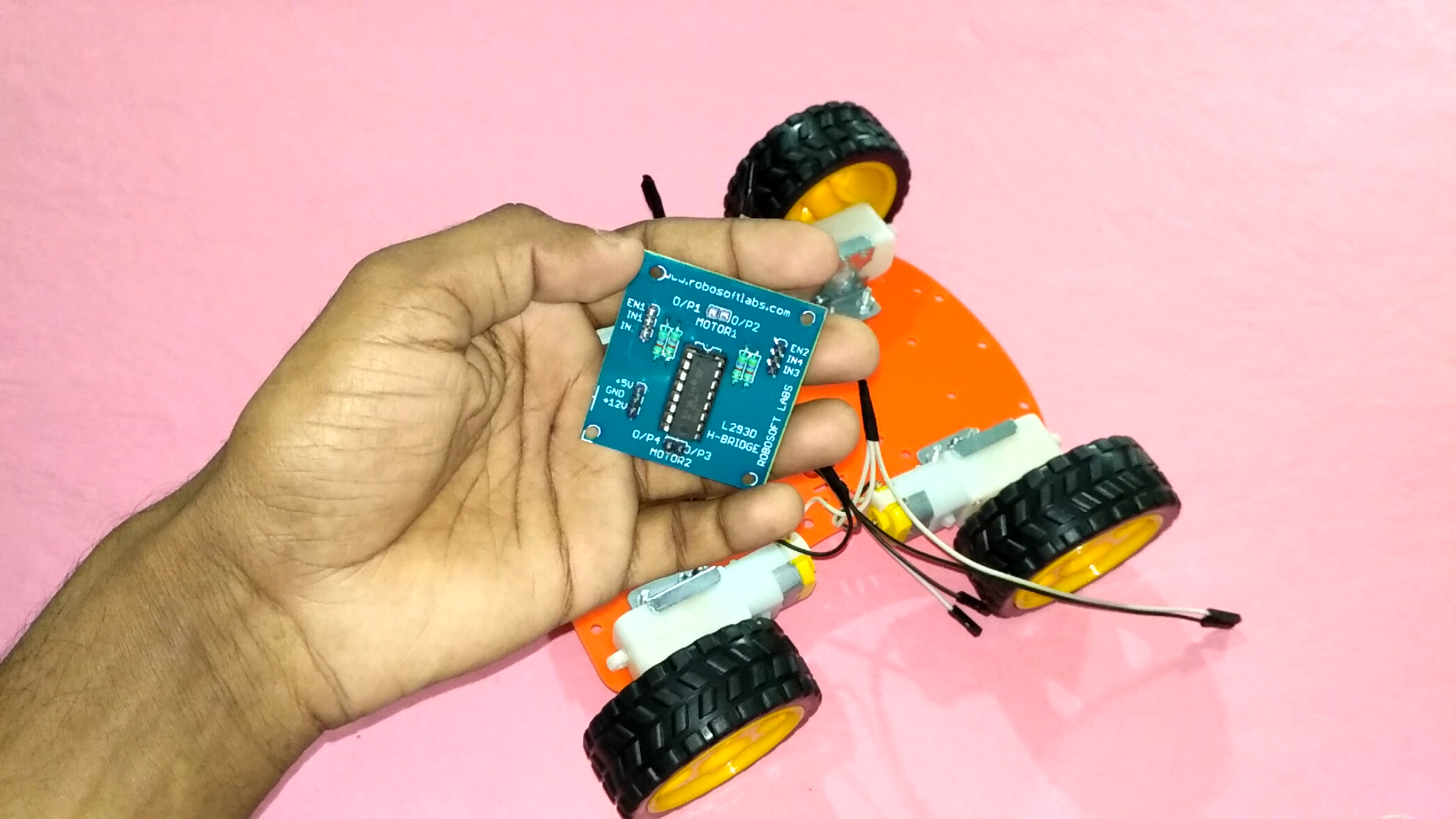 how to make a mobile controlled robot dtmf based without microcontroller robogeeks (Time 0_03_48;16).png