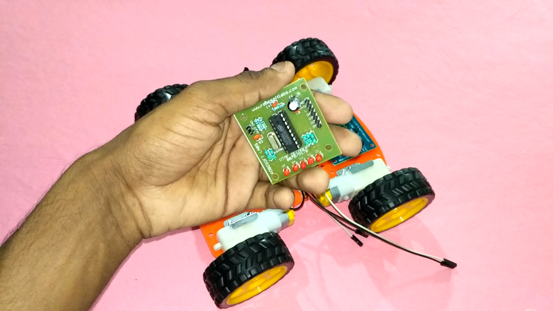 how to make a mobile controlled robot dtmf based without microcontroller robogeeks (Time 0_04_13;25).png