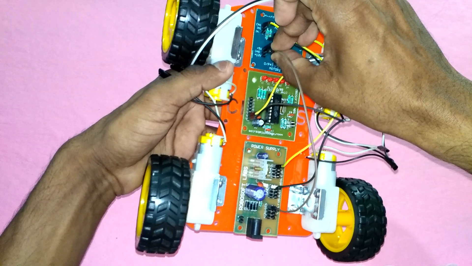 how to make a mobile controlled robot dtmf based without microcontroller robogeeks (Time 0_05_56;26).png