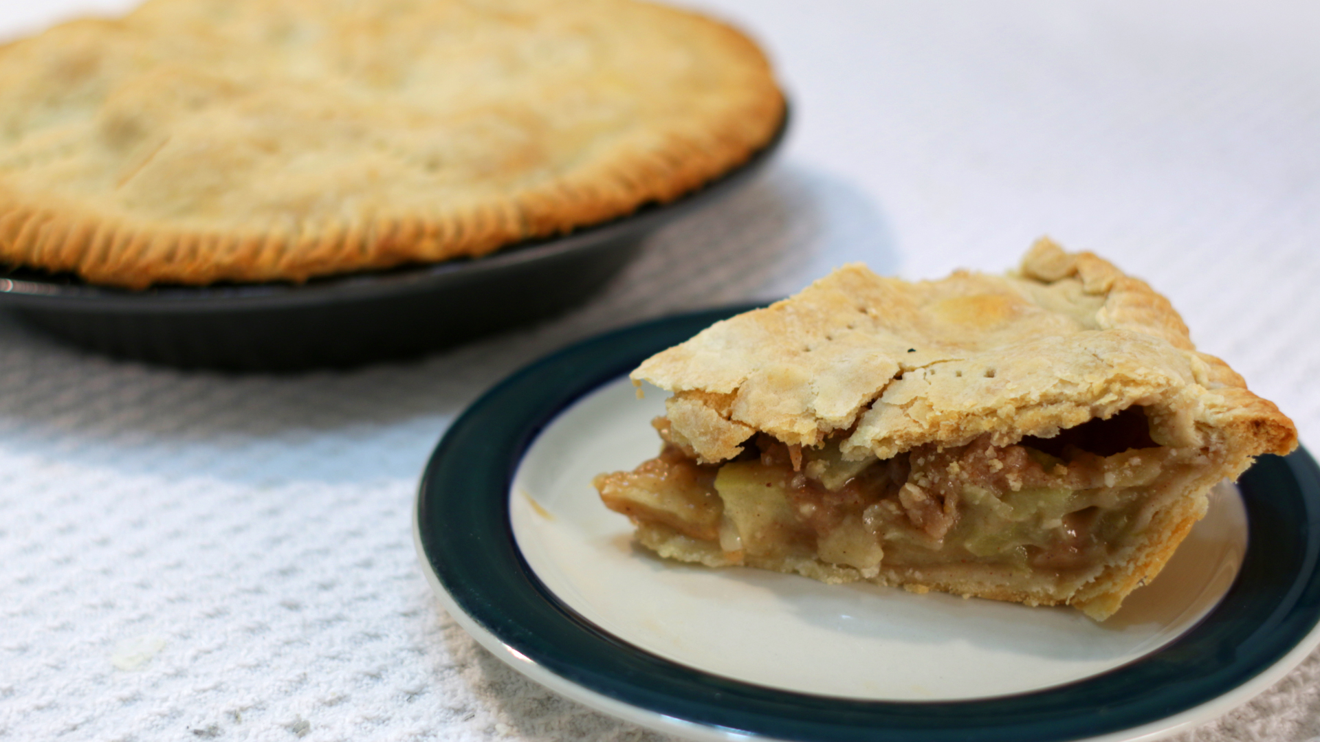 how to make apple pie homemade flaky crust.jpg