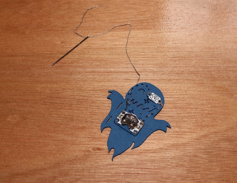 how_to_make_a_sewable_halloween_led_badge_800_09.jpg