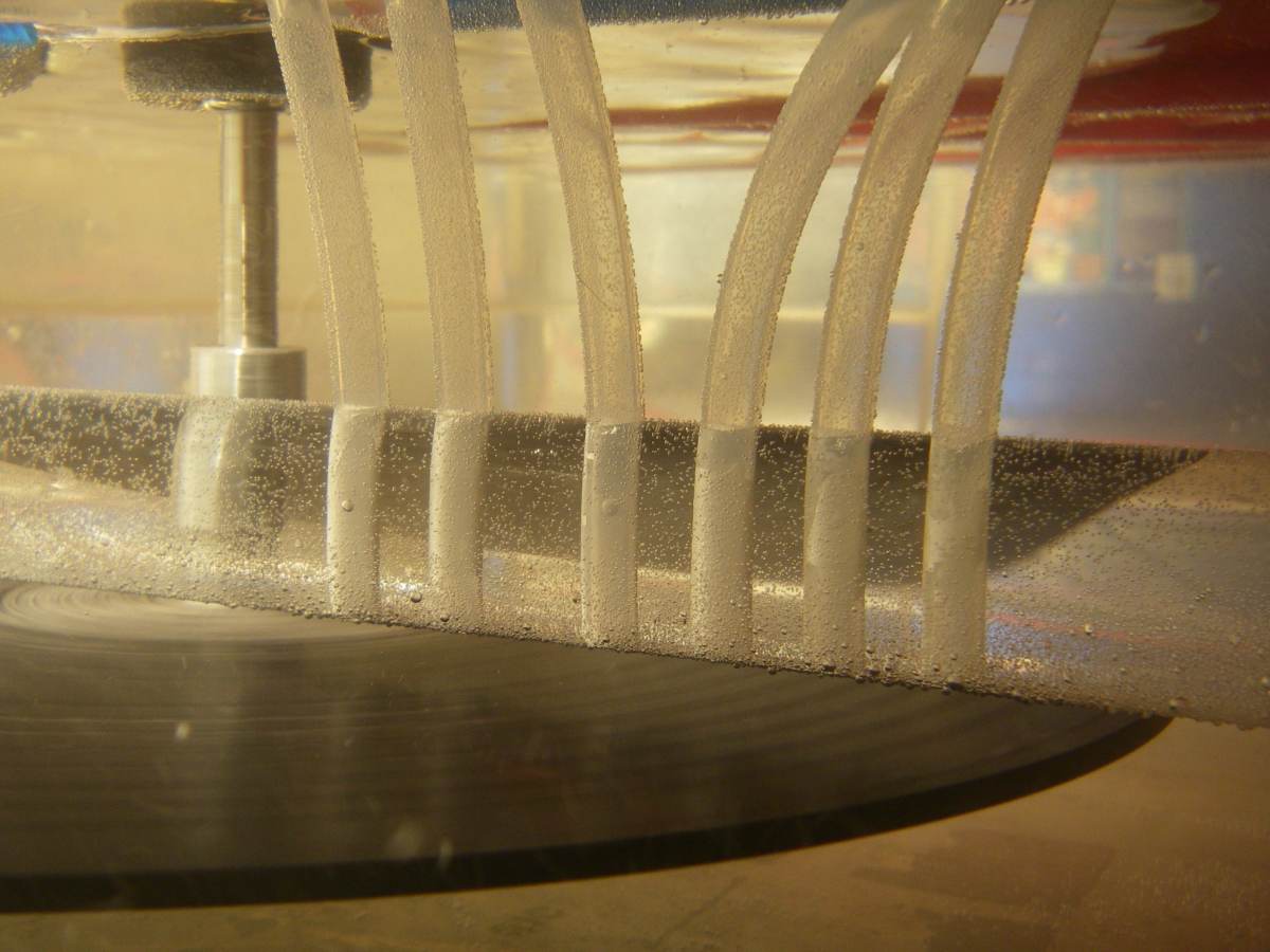 hydraulophone_disk_water_in_water_viewed_from_underwater.jpg