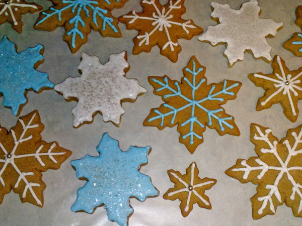 iced-gingerbread-cookies.jpg