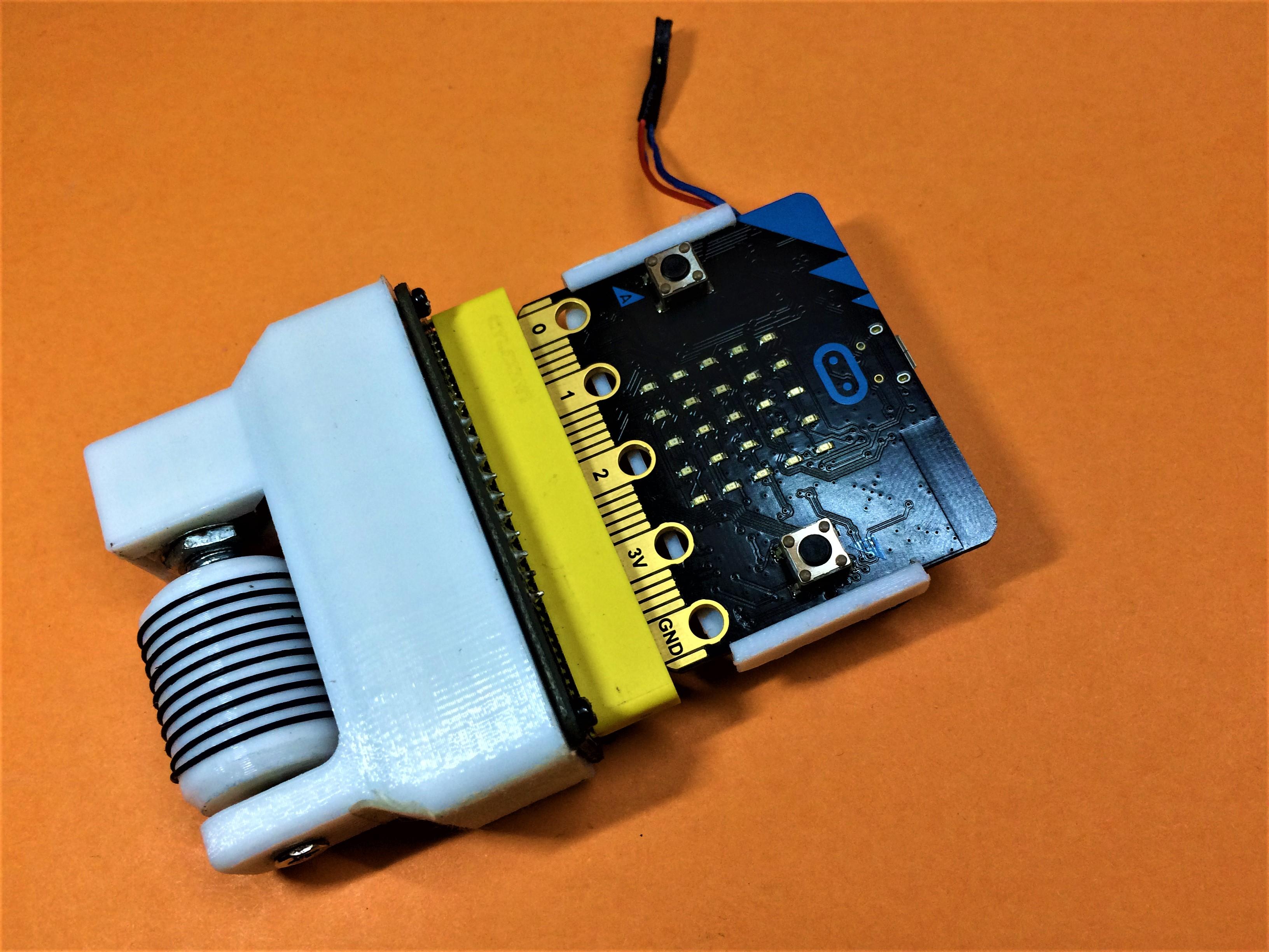 insert micro bit to adapter 2.jpg