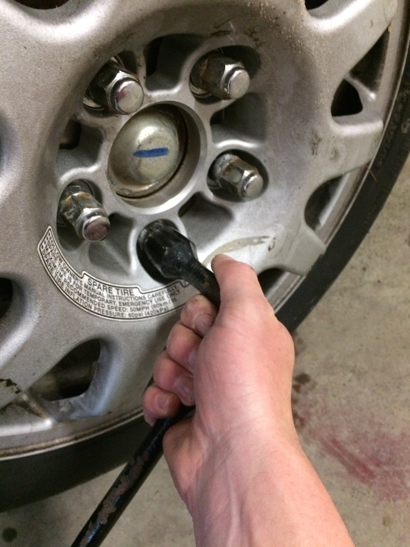 install lug nuts 2.jpg