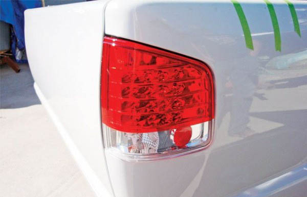 install-LED-tail-lights2.jpg