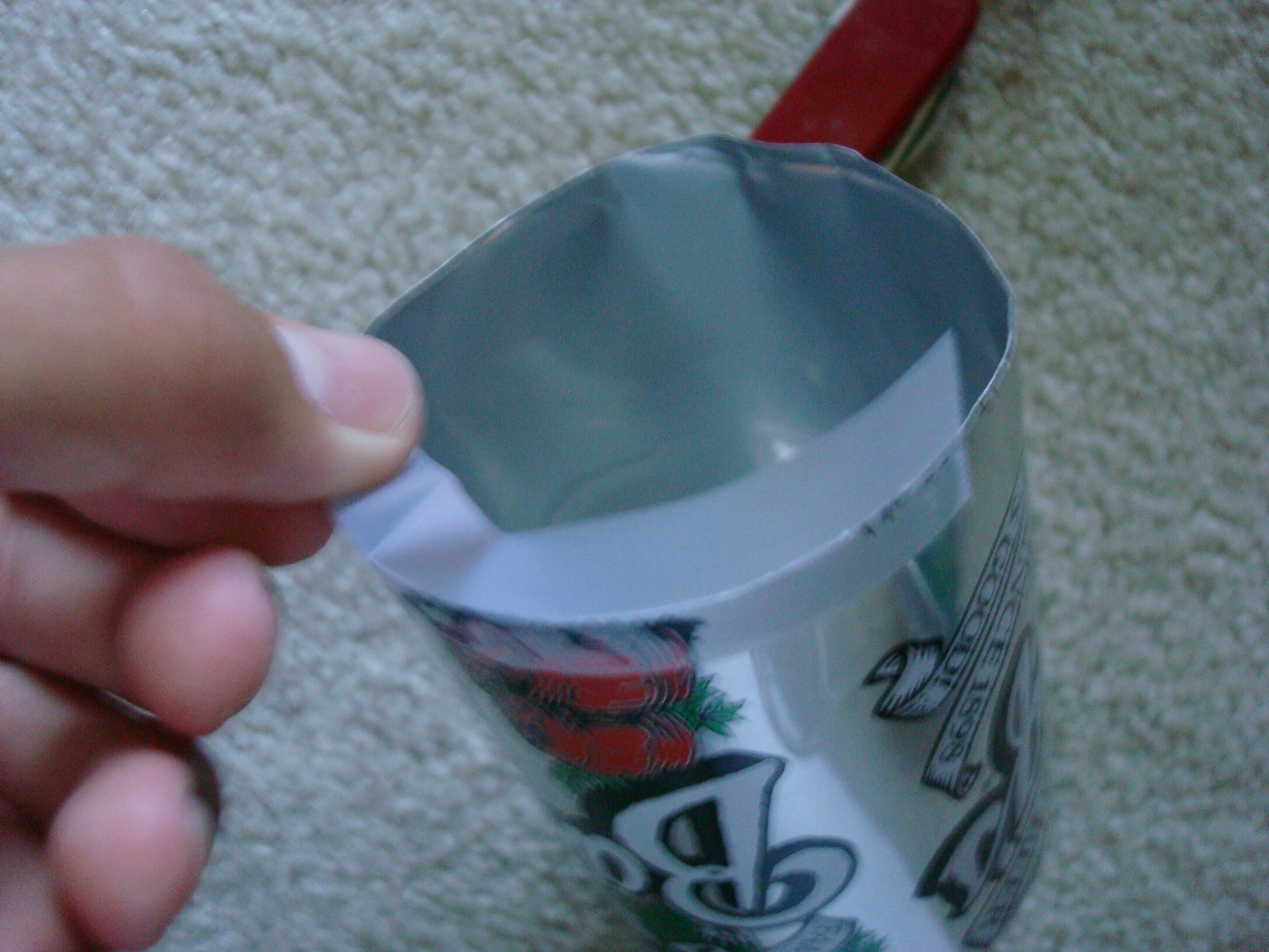 instructables- how to make a speaker cover with pop cans! 006.jpg