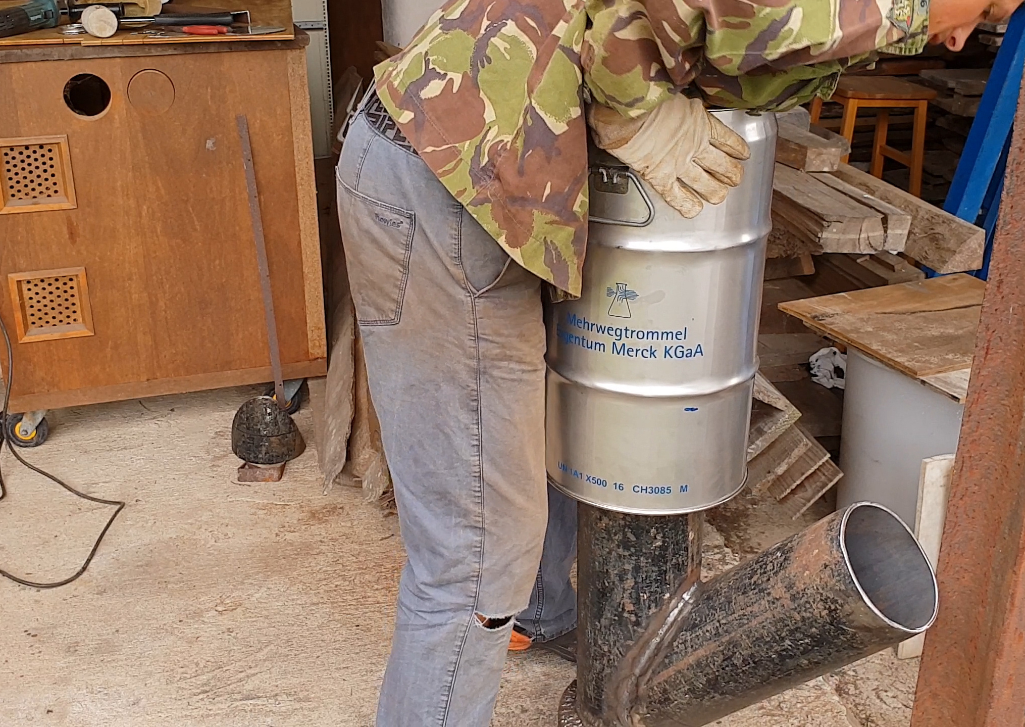 insulation barrel - forcing on.jpg