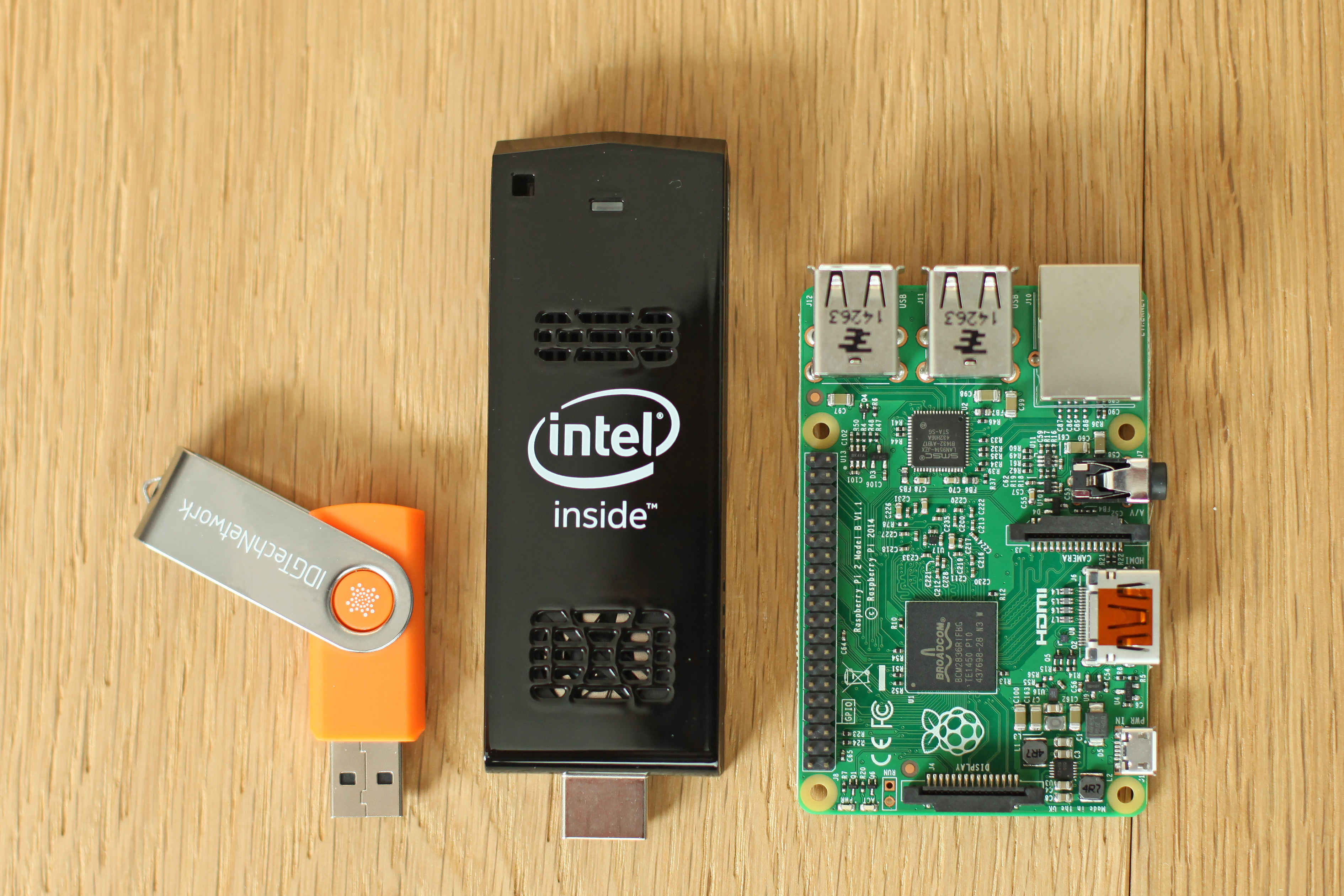 intel_computestick_sizecomparison_rpi2-100580314-orig.jpg