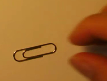 iphone_4S_insert_SIM_1-1.jpg