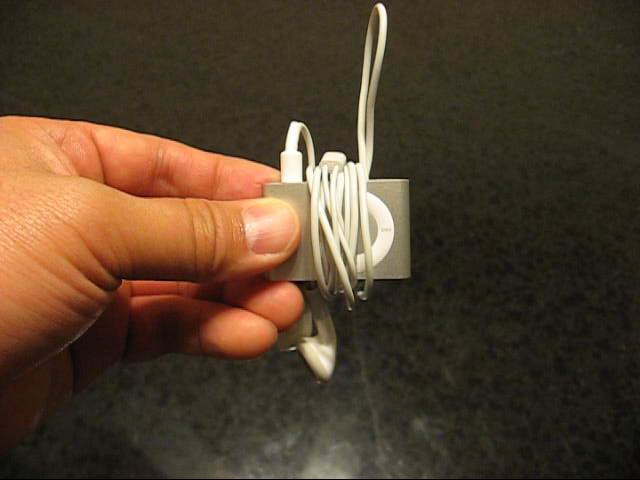 ipodshuffleknot.jpg