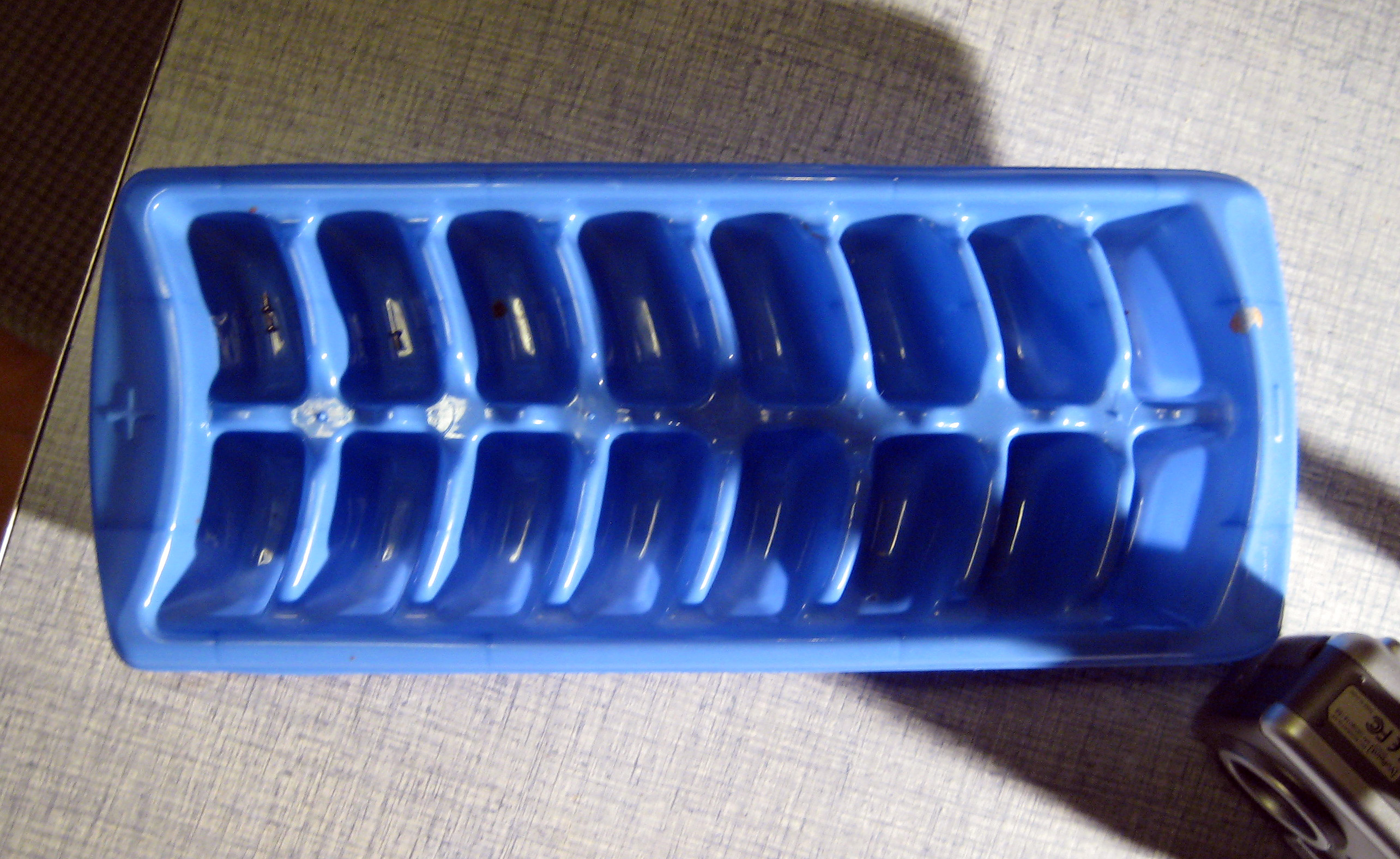 ir03-icecubetray.jpg