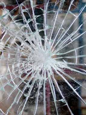 ist2_1242746-smashed-glass.jpg