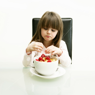 ist2_2920564_little_girl_eating_breakfast.jpg