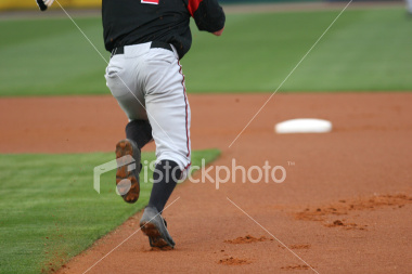 ist2_3130744_baserunning.jpg