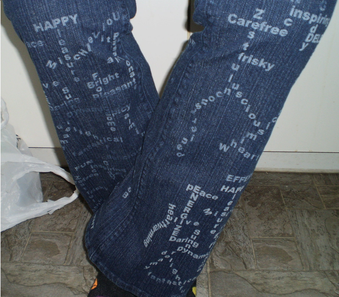 jeansFrontLegsCrossed1.JPG