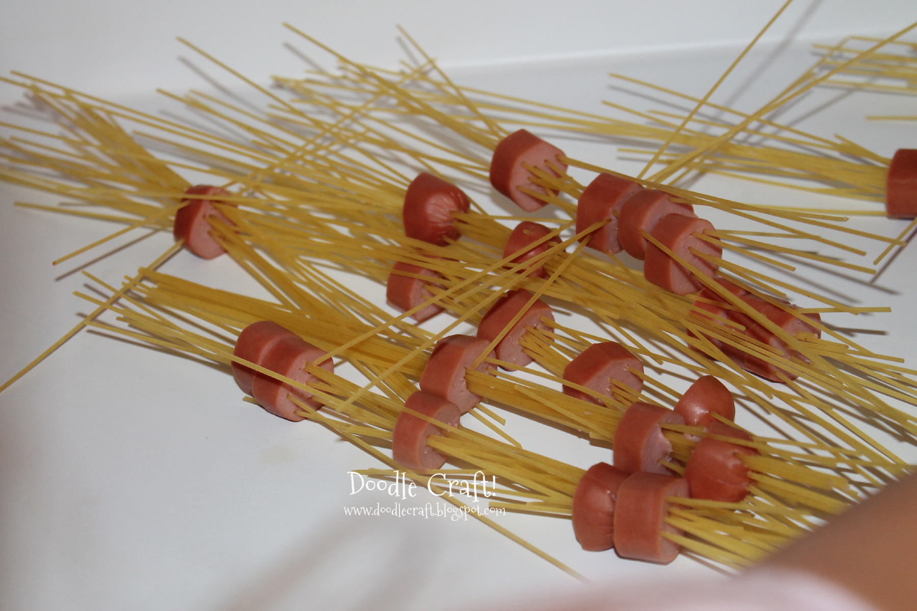 kids lunch hot dog spaghetti.jpg