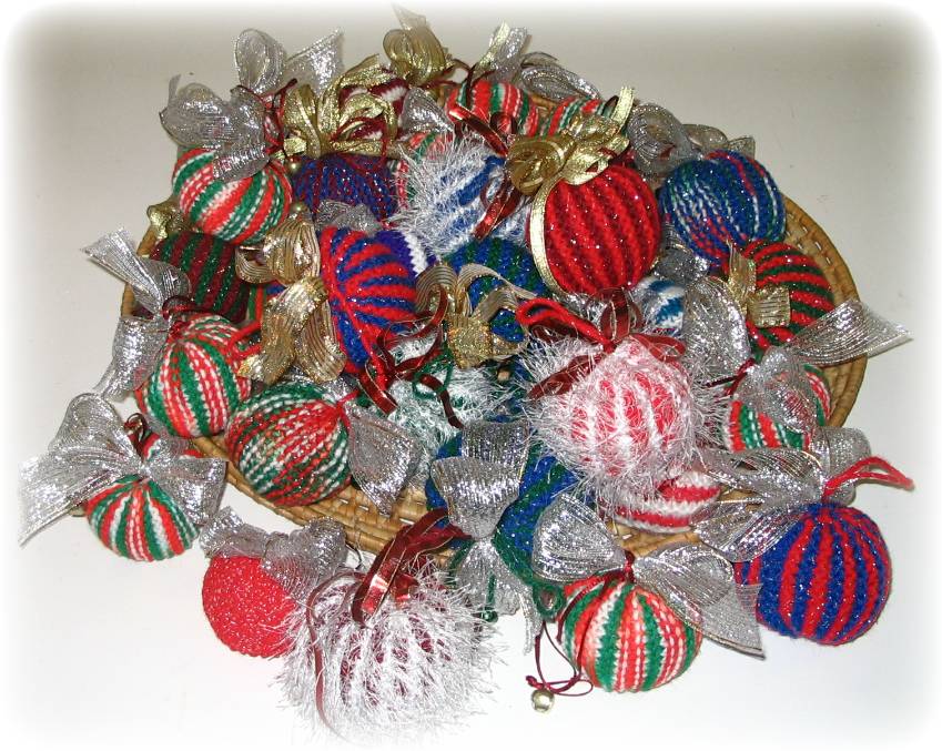 knitted ornaments 2005 010.jpg