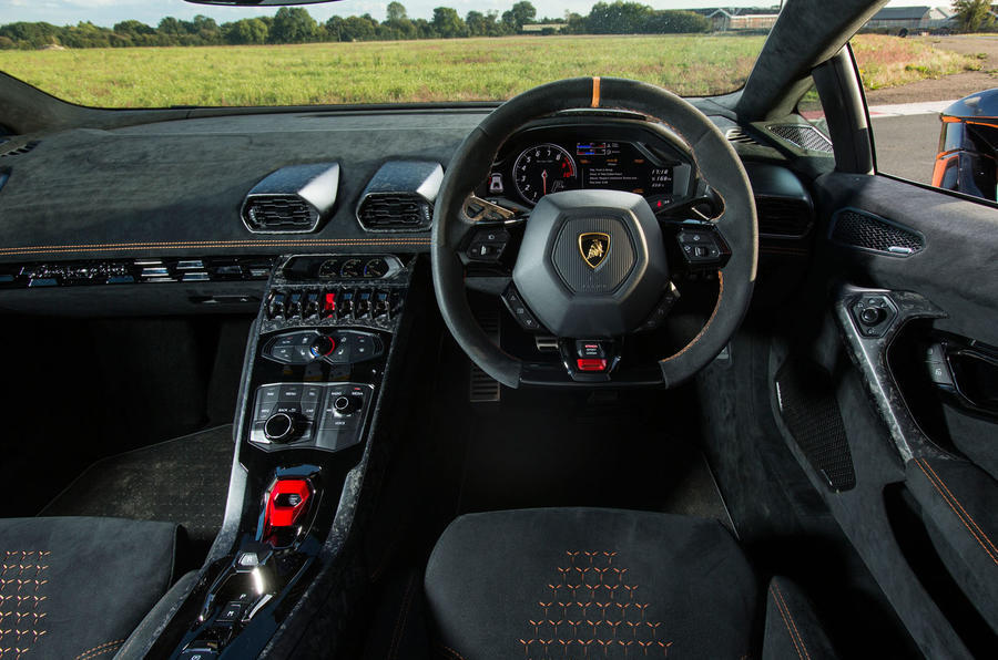 lamborghini-huracan-performante-dashboard.jpg