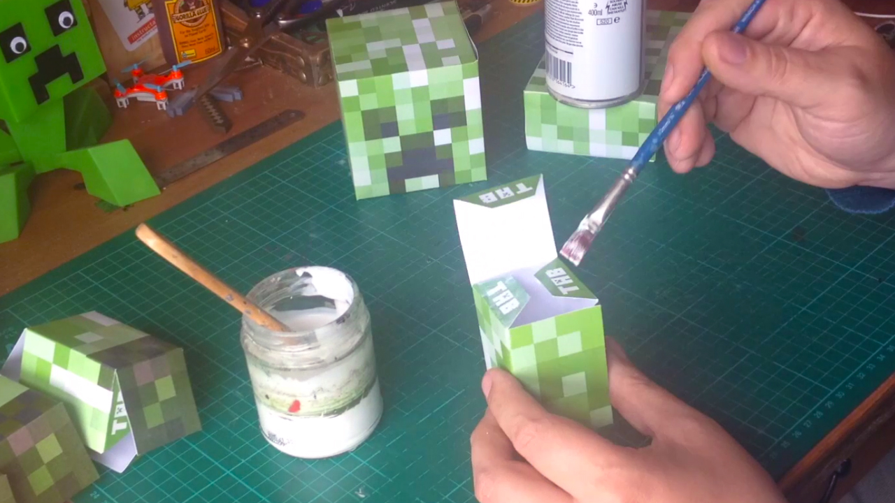 large-papercraft-creeper-glue2.jpg