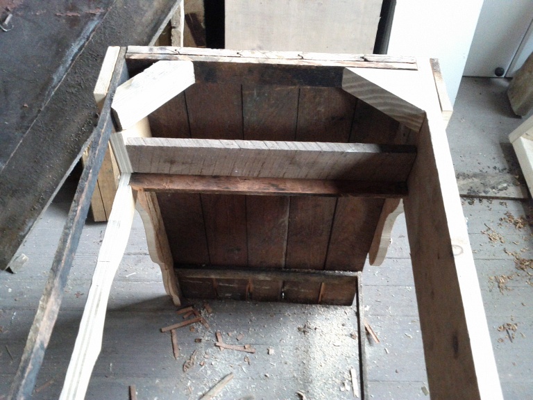 lb_desk32.jpg