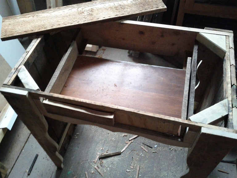 lb_desk41.jpg