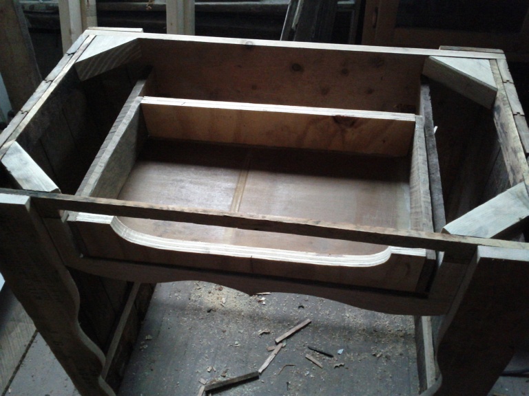 lb_desk43.jpg