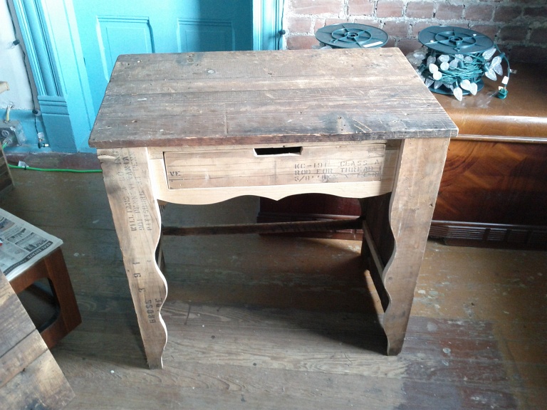 lb_desk73.jpg
