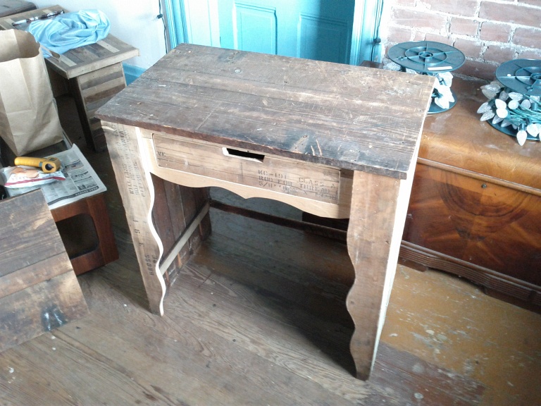 lb_desk75.jpg