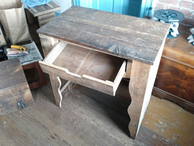 lb_desk76.jpg