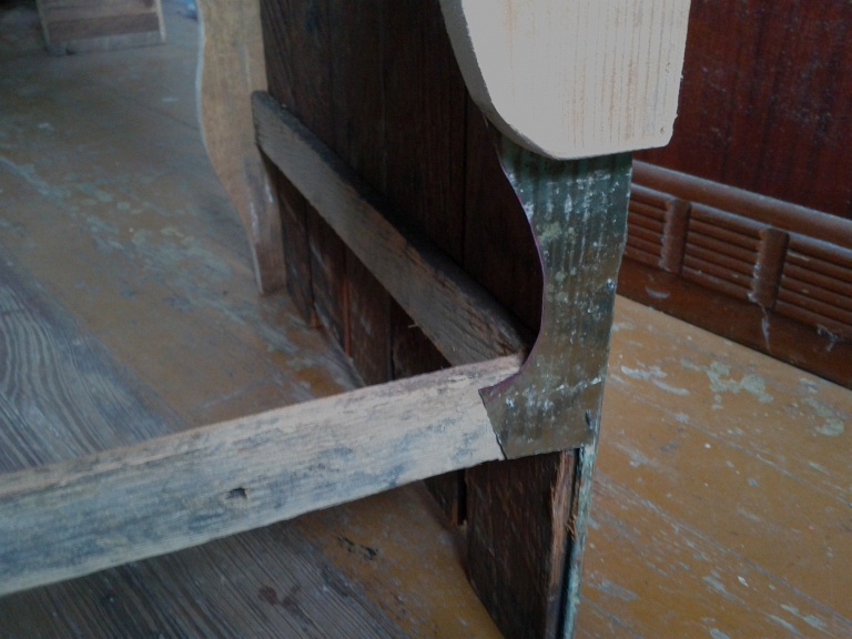 lb_desk80.jpg