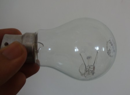 light_bulb_vase_11_m9.jpg