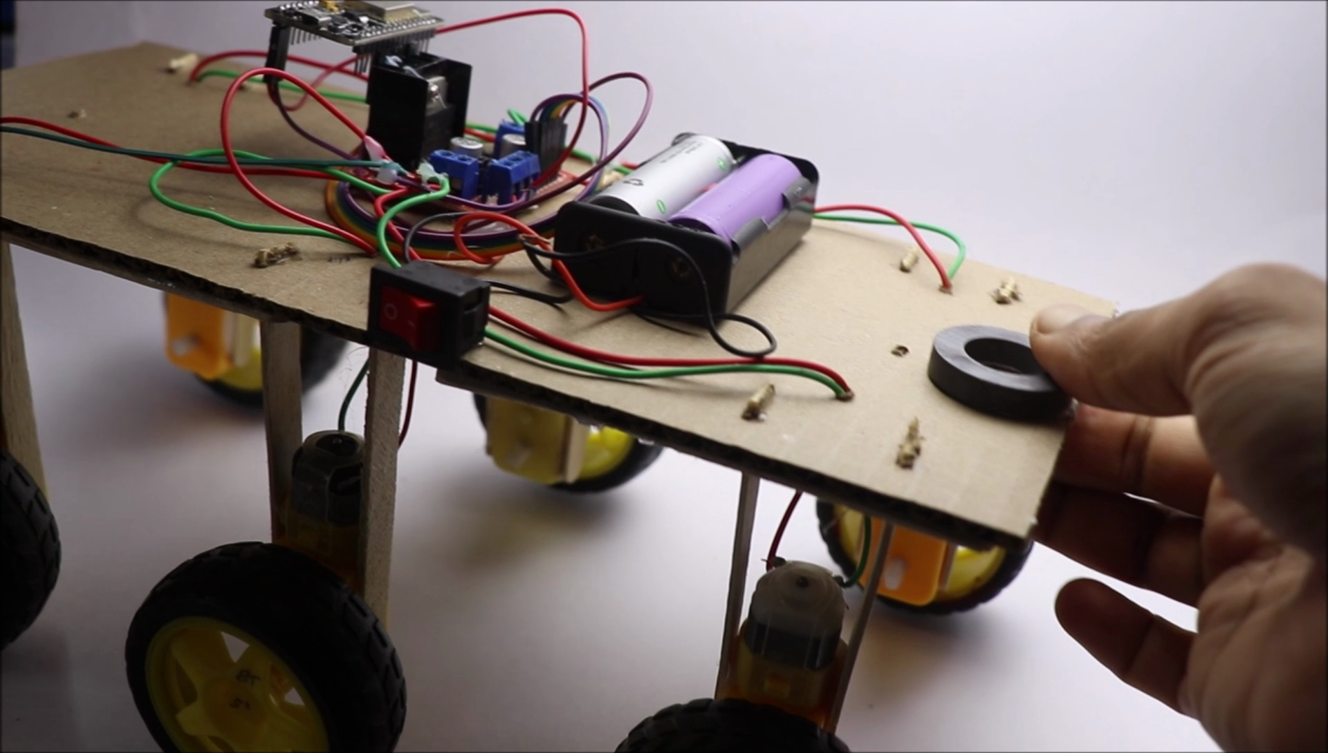 make smartphone controlled car (16).png