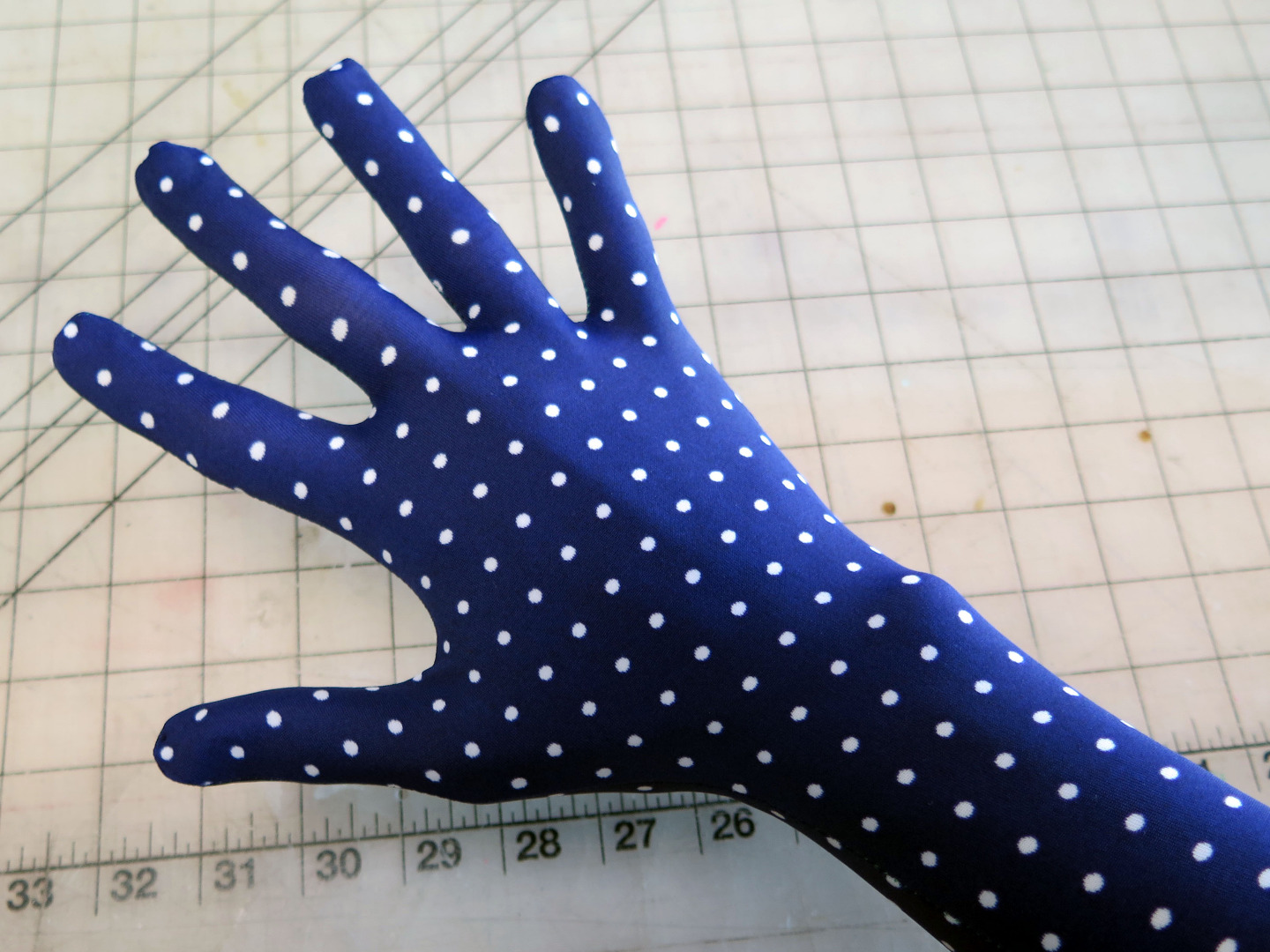 making-a-glove-for-meshing_25356873690_o.jpg