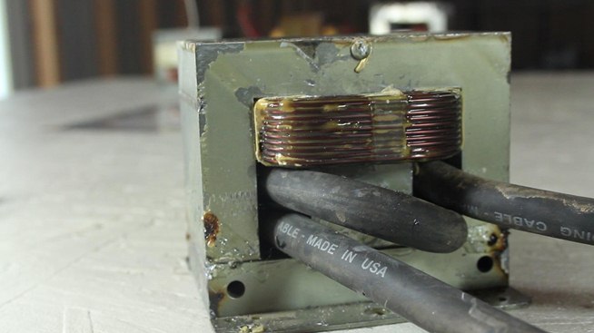 melt-metal-with-modified-microwave-oven-transformer.w654.jpg