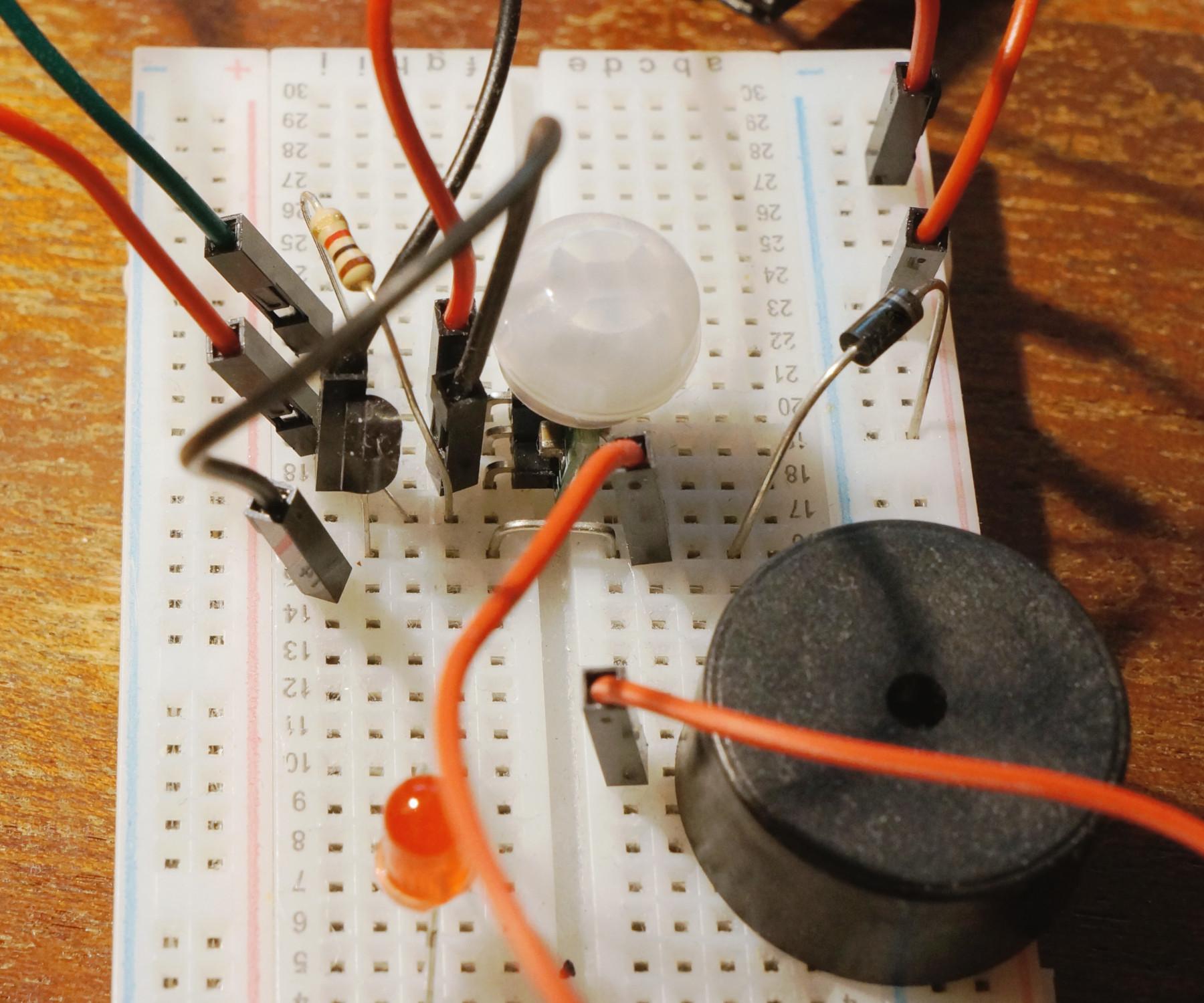 microbit-pir-sensor-breadboard-1.jpg