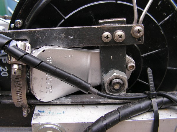 mini-hitch closeof torqarm.JPG