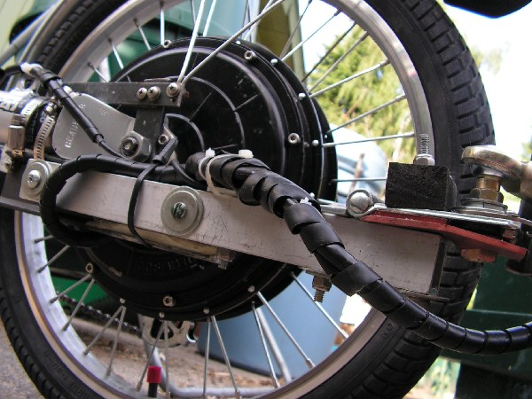 mini-hitch closeofalumarmonbike.JPG