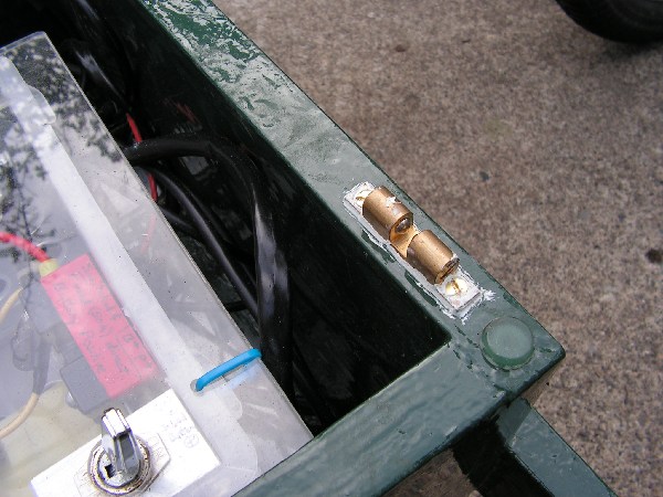 mini-lid latch on body.JPG