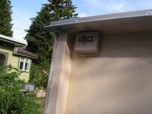 mini-lid latch on inside cover2.JPG