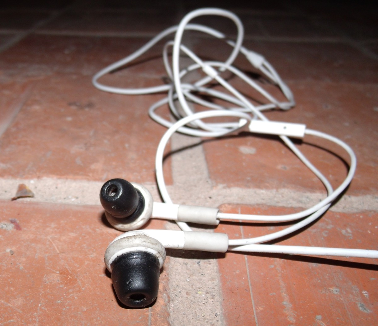 modified apple headphones.JPG